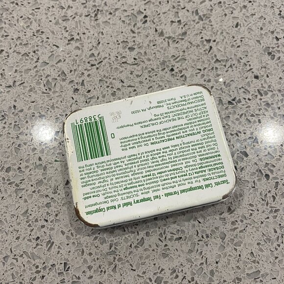 Vintage Tin Sucrets Sore Throat Lozenges Metal Box Primitive Green White - Picture 3 of 5